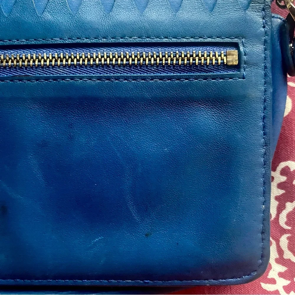 Stuart Weitzman Blue Premium Leather Silver Box Chain Crossbody Bag